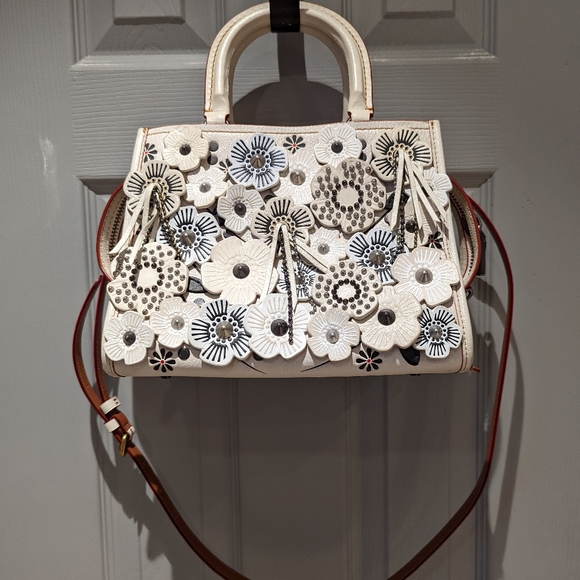 SOLD Coach Rogue 25 Chalk with Tea Rose - Picture 2 of 8